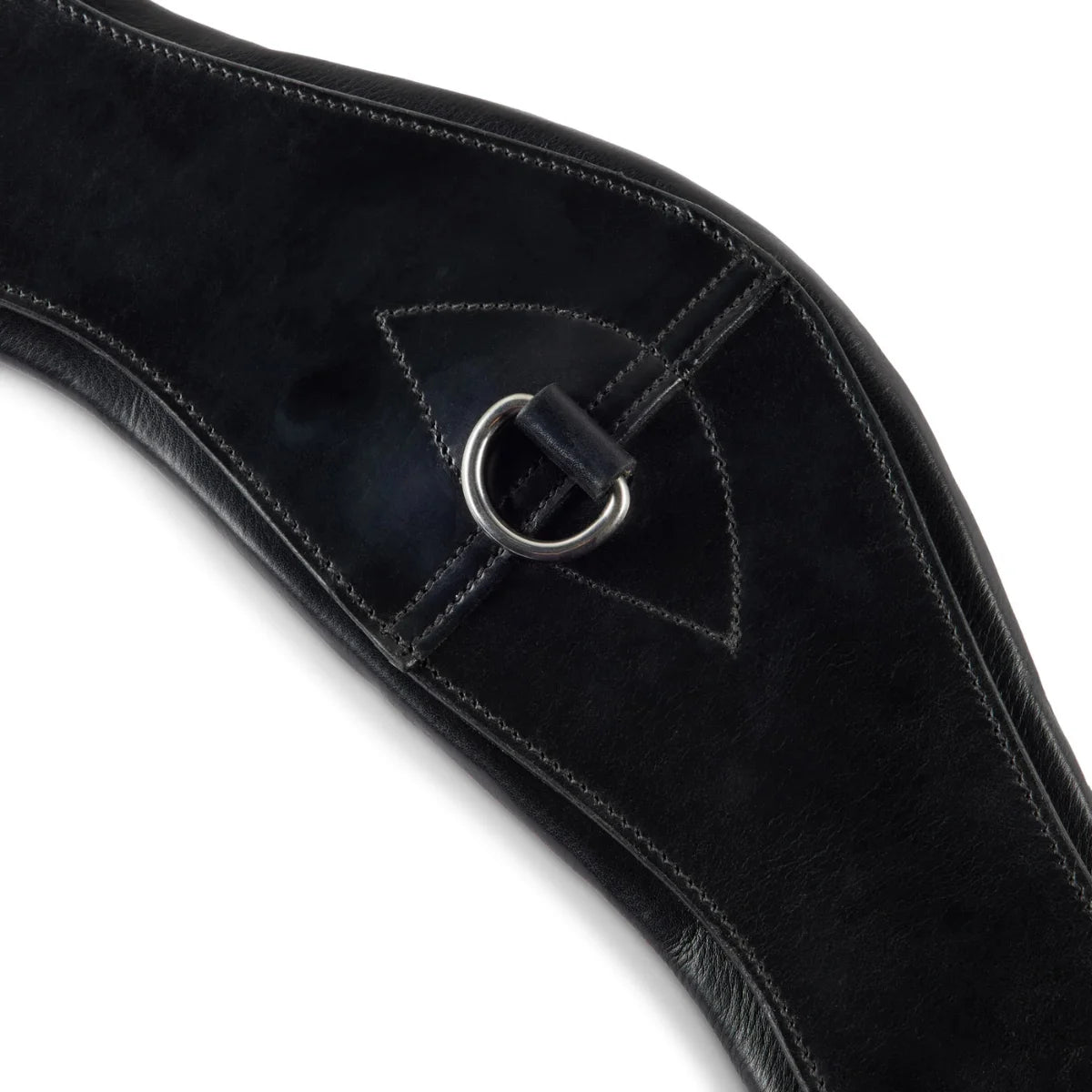 Close-up detail of the central sternum D-ring on the EcoRider Ultra Comfort anatomic black leather girth.